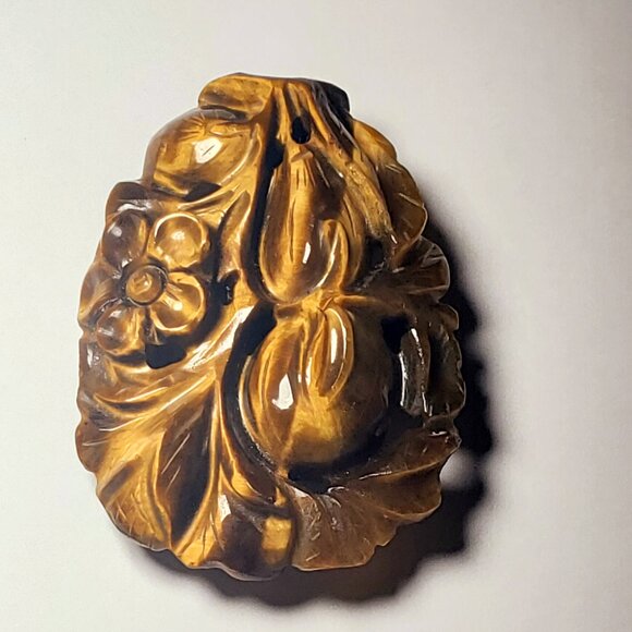 Vintage Hand-Carved Tiger’s Eye Stone • Floral Fruit Motif • Ready for Pendant S - Picture 1 of 11
